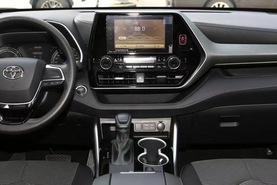 パノラマ式太陽屋根とコンビニ 2023 トヨタハイランダーSUV