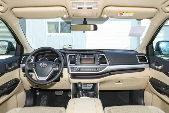 2023 トヨタ ハイランダーのタッチスクリーンで 未来の運転を体験