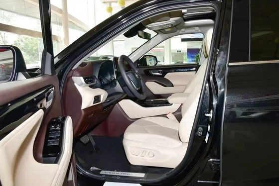 2023 トヨタ ハイランダーのタッチスクリーンで 未来の運転を体験