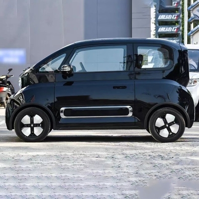 305kmの走行距離と 105km/hのスピード 2024年の最高評価の成人用電気自動車