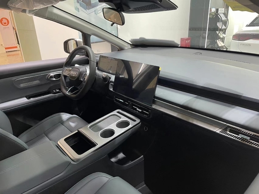 s 2023 AION Y Plus エナジ SUV 400-600kmの走行距離とダークインテリアカラーシート5