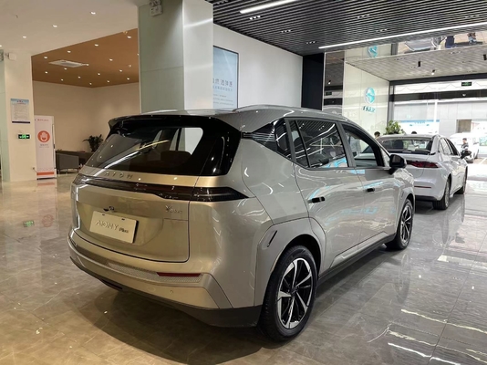 s 2023 AION Y Plus エナジ SUV 400-600kmの走行距離とダークインテリアカラーシート5