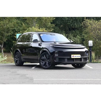 電気運転席調節とライトインテリアを備えた豪華SUV