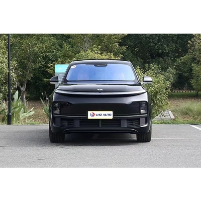 電気運転席調節とライトインテリアを備えた豪華SUV
