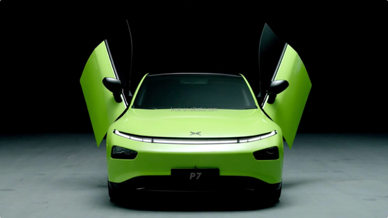 Xpeng P7 Ev 5人座電動SUV カー 暗いインテリアカラーとターボエンジンタイプ