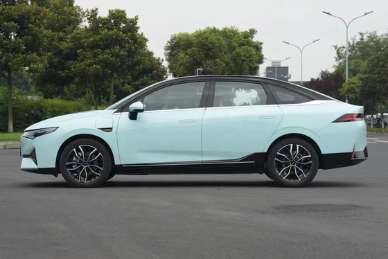 Xpeng P5のパワーを体験する 3気筒電気自動車