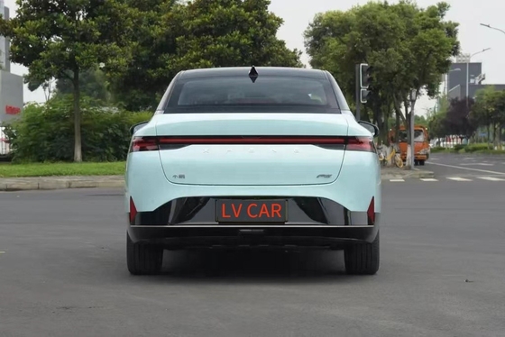 Xpeng P5のパワーを体験する 3気筒電気自動車