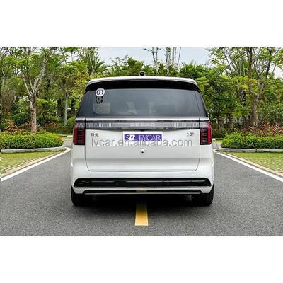 ZEEKR 009 6人座豪華MPV 116kWhバッテリー容量と0.5時間の充電時間