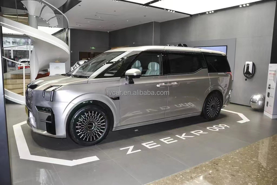 ZEEKR 009 6人座豪華MPV 116kWhバッテリー容量と0.5時間の充電時間