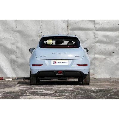 多機能ステアリングホイール 400-500kmの範囲と最大トルクを持つ電気SUV
